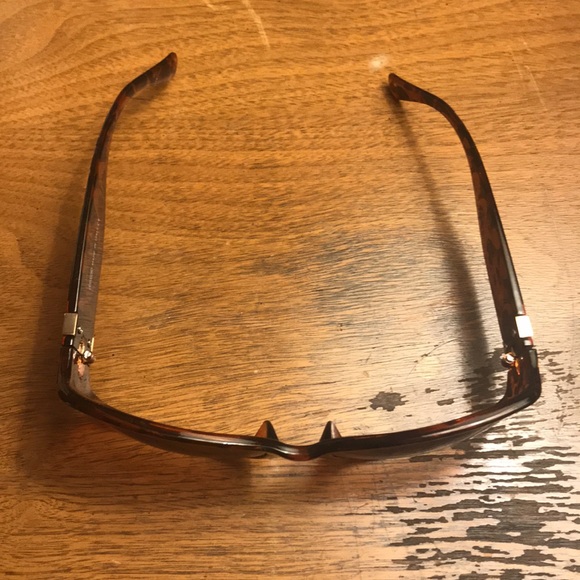 Coach Sunglasses Signature C Leopard Burgundy & Brown and Brown Signature C Case - Picture 7 of 16